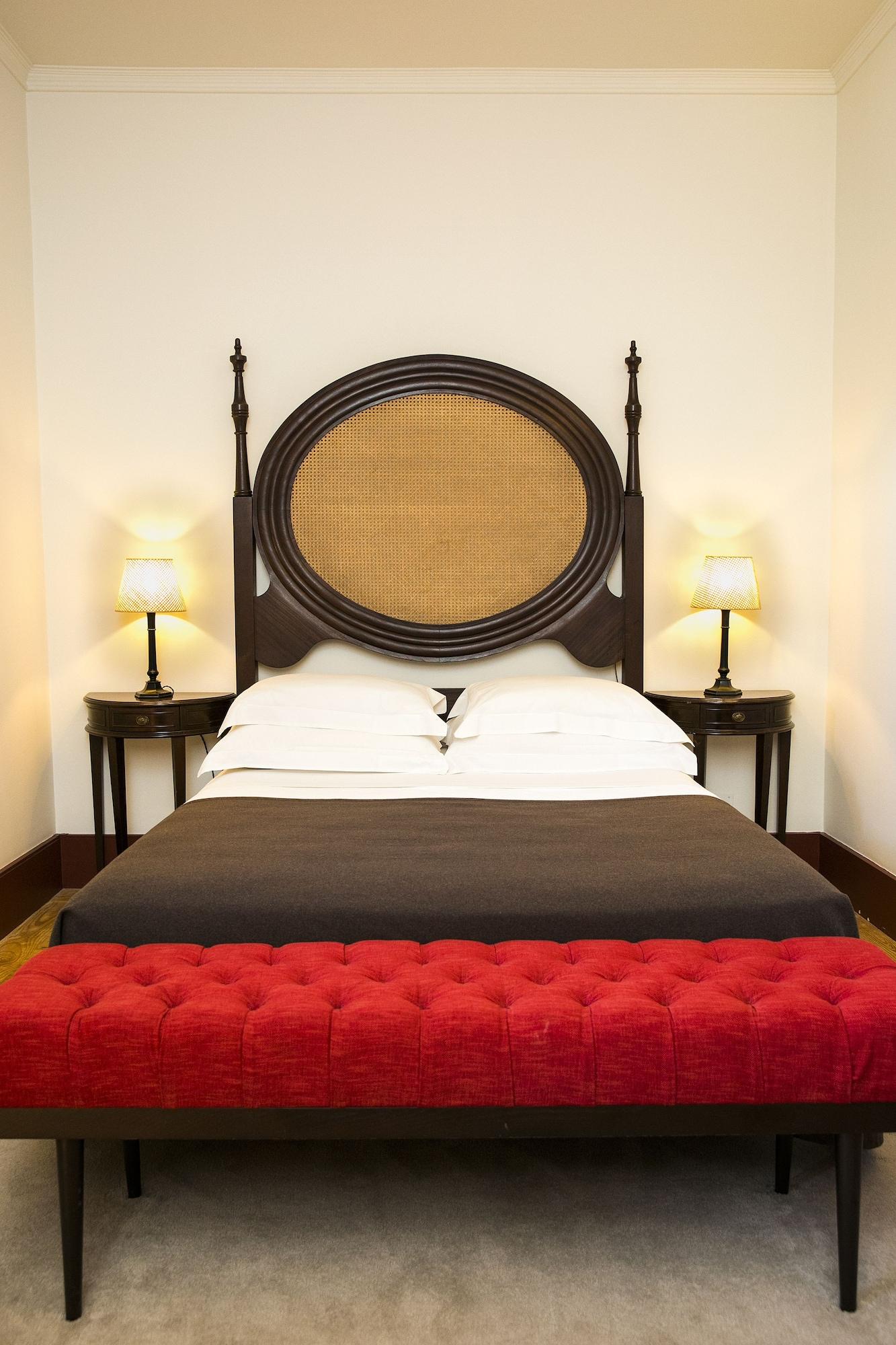بوسادا موستيرو دي جويمارايس - فندق مونيومنت غيمارايش المظهر الخارجي الصورة A bed