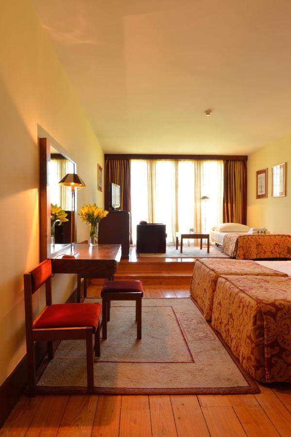 بوسادا موستيرو دي جويمارايس - فندق مونيومنت غيمارايش المظهر الخارجي الصورة A room at the hotel