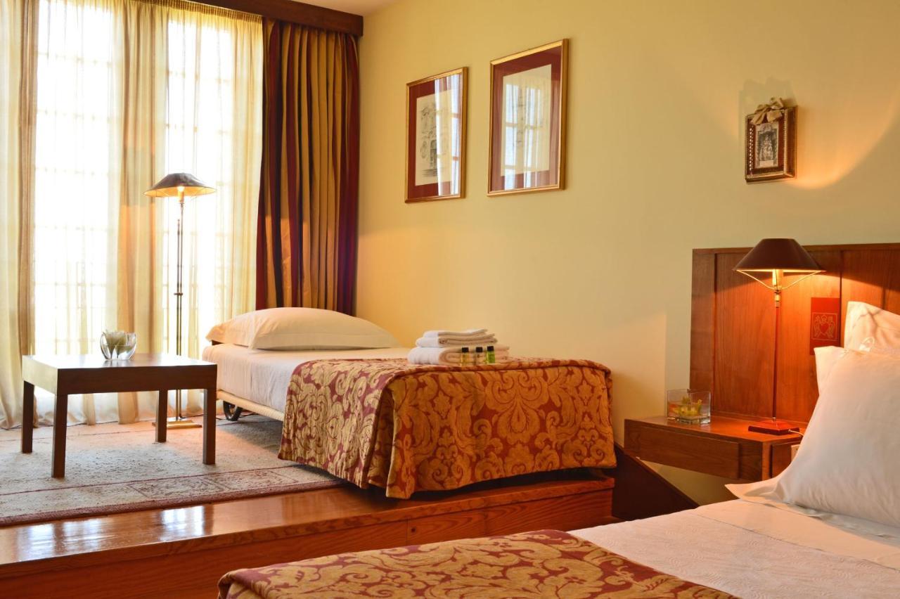 بوسادا موستيرو دي جويمارايس - فندق مونيومنت غيمارايش المظهر الخارجي الصورة A room at the hotel
