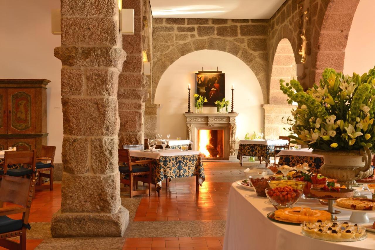 بوسادا موستيرو دي جويمارايس - فندق مونيومنت غيمارايش المظهر الخارجي الصورة Restaurant in the hotel