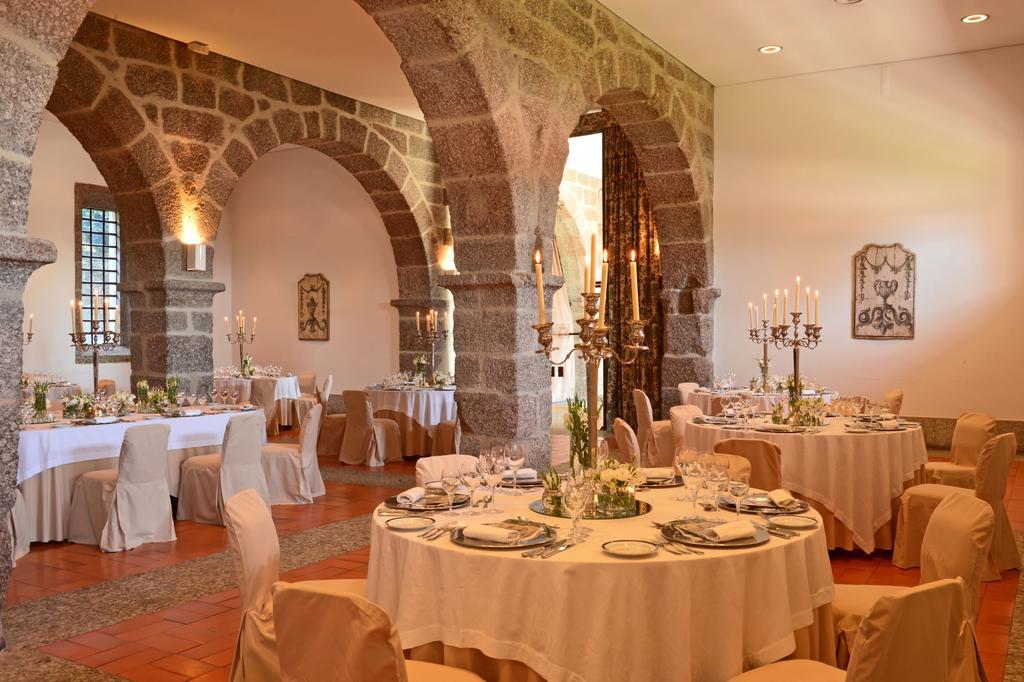 بوسادا موستيرو دي جويمارايس - فندق مونيومنت غيمارايش المظهر الخارجي الصورة The interior of the church, converted into a restaurant