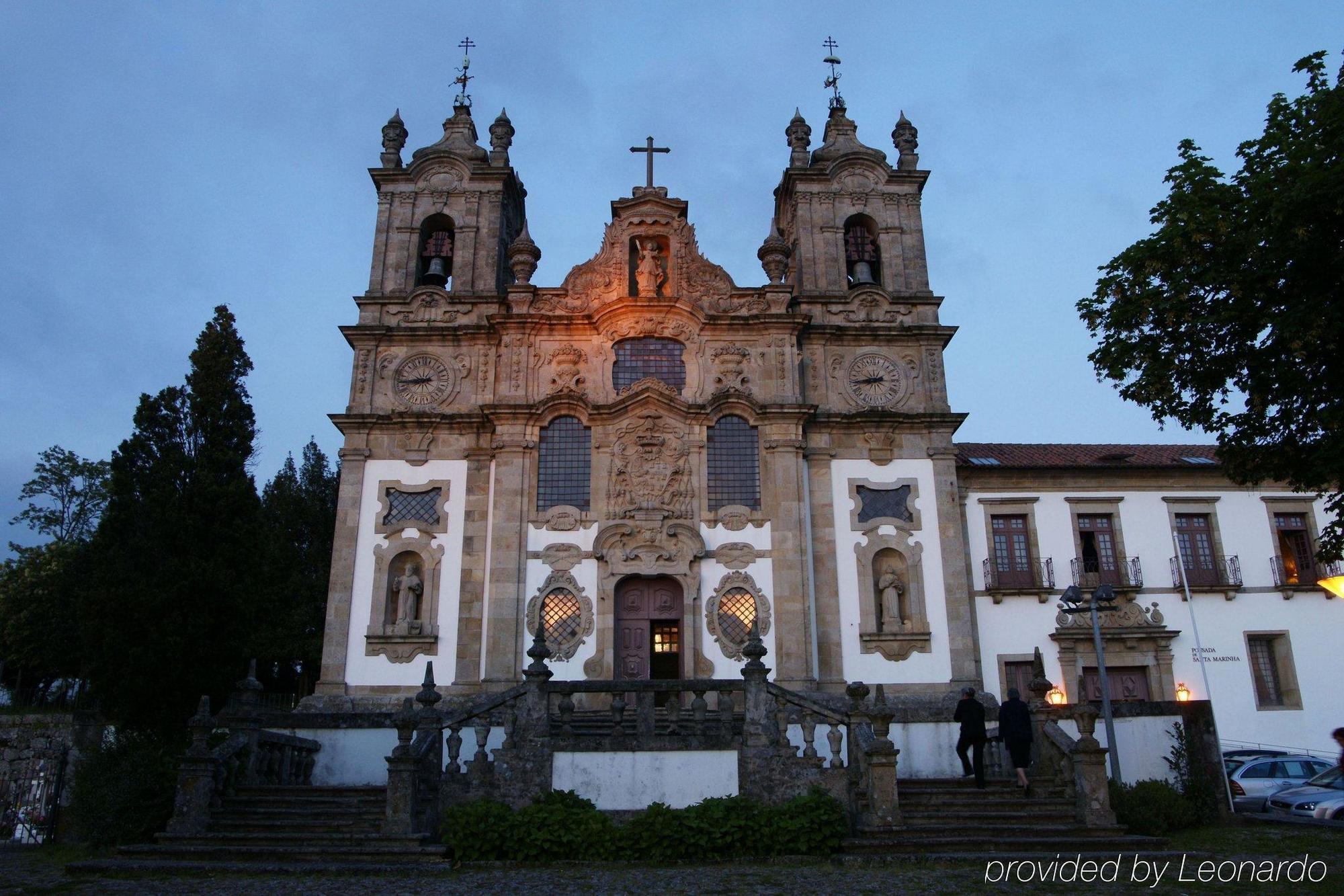 بوسادا موستيرو دي جويمارايس - فندق مونيومنت غيمارايش المظهر الخارجي الصورة The front facade of the church of the Pousada de Lindoso