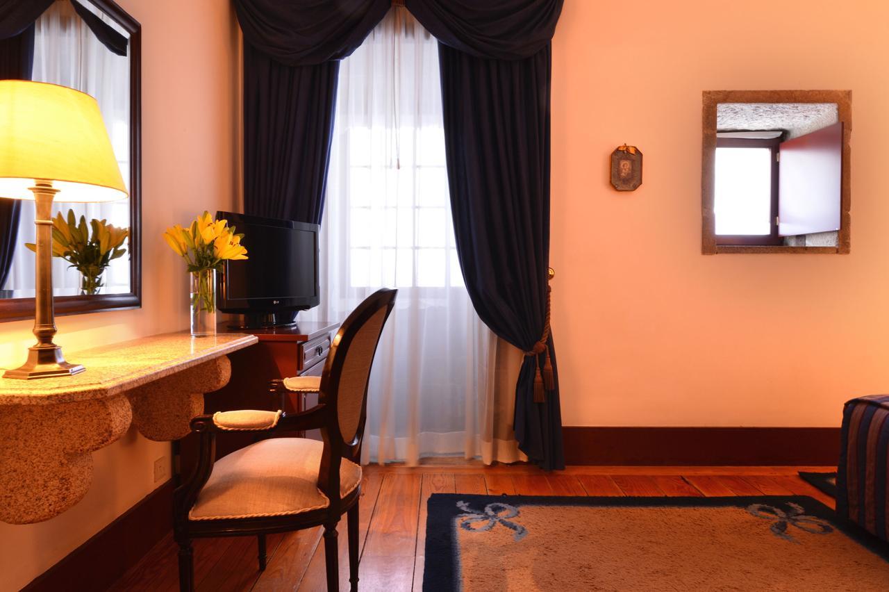 بوسادا موستيرو دي جويمارايس - فندق مونيومنت غيمارايش الغرفة الصورة A room at the hotel