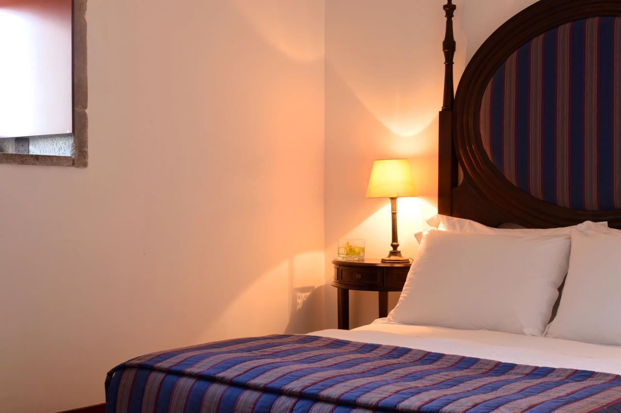 بوسادا موستيرو دي جويمارايس - فندق مونيومنت غيمارايش المظهر الخارجي الصورة A bedroom at the hotel